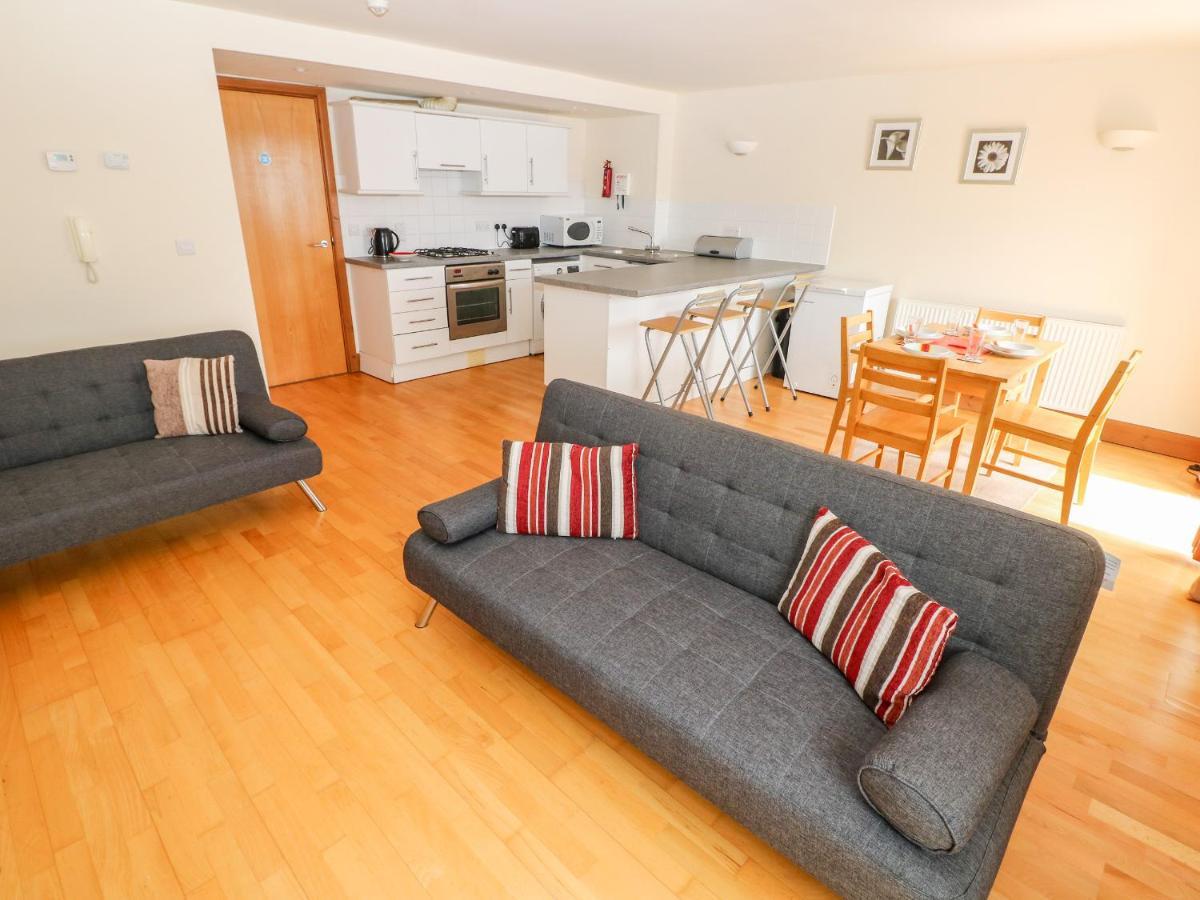 15 Sovereign House Apartment Милфорд Хейвън Екстериор снимка